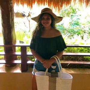 Meet your Posher, Jasmin